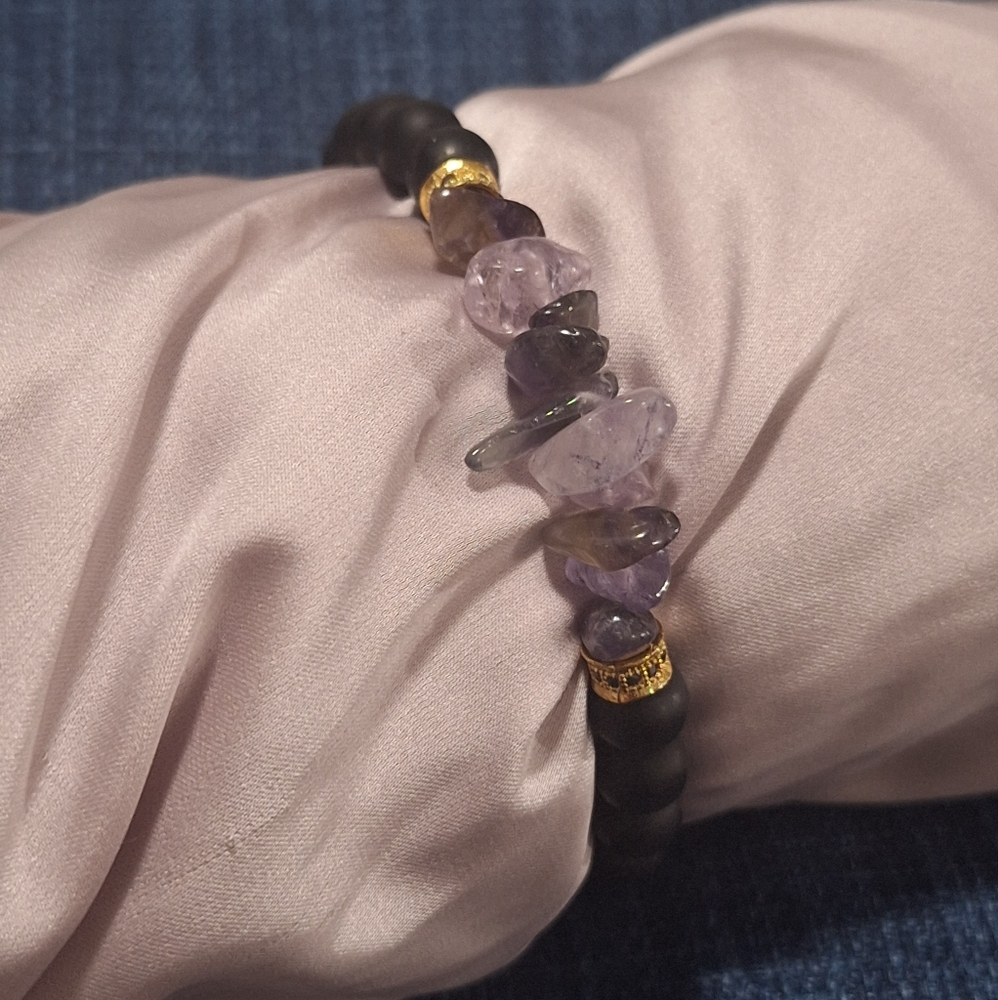 Elegant Amethyst and Black Beaded Bracelet